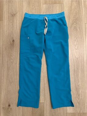 FIGS Women’s Kade Cargo Scrub Pants: Teal w grey drawstring